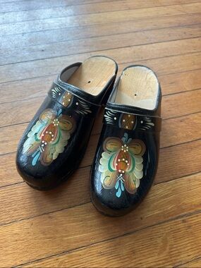 Hand-Painted Swedish Wooden Clogs, Black with Floral Motif